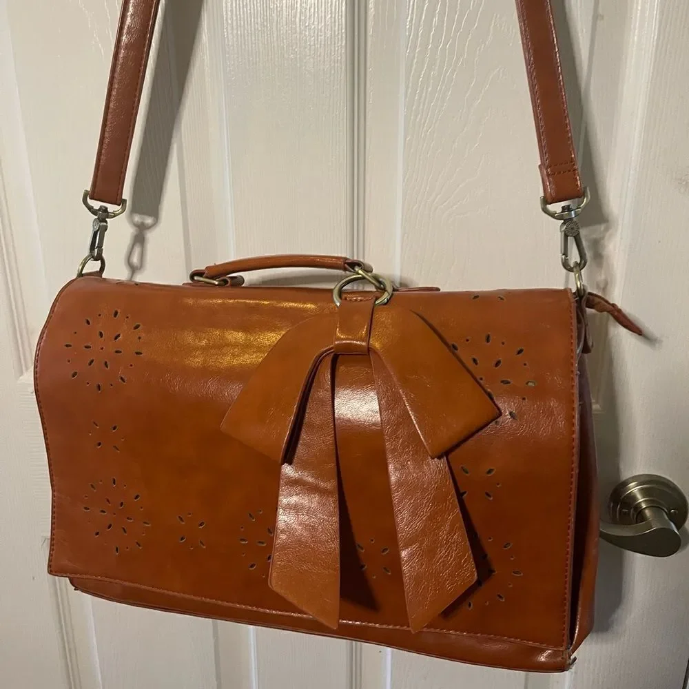 Ecosusi Synthetic leather tan Laptop  Large Briefcase Bow & Eyelet accents